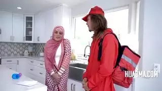شاب ينياك زوجة اببه