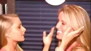 شاب ينيك السكرتير الجميله هههههههههالمربربه المراهقه في كوسها الضيق في مكتبه