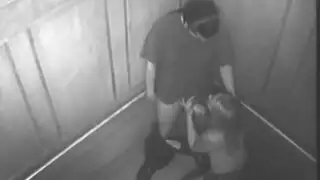 أول مرة على الكاميرا: مراهقة تسجل مشهد تدخل مزدوج صعب وتلقي بالسائل المنوي