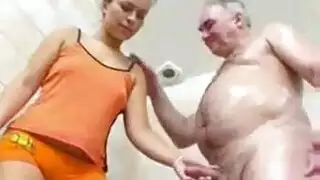 اتساع الشرج وراء الكواليس الوحش الديك