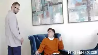 خيال تربية زوجة الأب: الحمل من قبل ابنها بالتبني