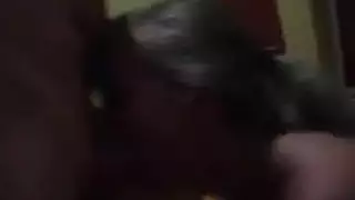 عروس مثيرة تتوسل لعمل إباحي قاس