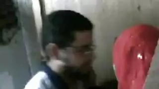 سر الرجل المتزوج: أفلام إباحية في المكتب وجنس خشن على الطاولة