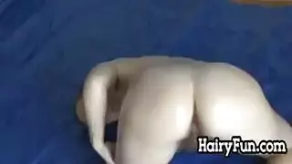 هاردكور ساحة المزرعة: فتاة تمارس الجنس مع فحل