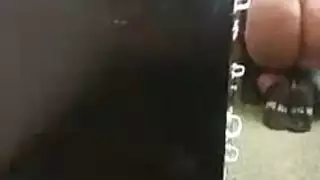 مقربة من كس سهير رمزي: مثير وجاهز للقضيب