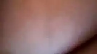ولد يدخل صبعه ف كس امه