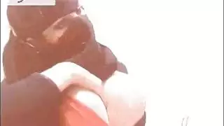 مراهقة عربية ساخنة تأخذ قضيبًا كبيرًا في مهبلها الضيق