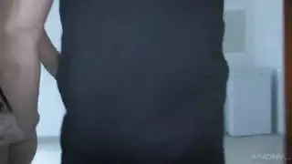 فرج العربيّة عائشة المبلل يُدكّ بقضيب ضخم