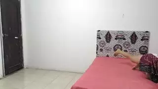 الزوج يضبط زوجته تأخذ قضيب اللاتيني وينضم إلى الجِماع