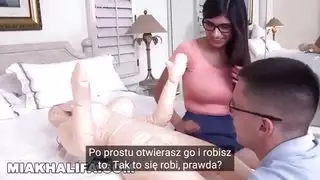 ميا خليفة نجمة إباحية عربية تعلم عذراء كيفية ممارسة الجنس مع امرأة