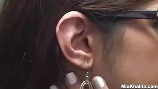 تعرية ميا خليفة الإباحية في المكتبة وجنس فموي