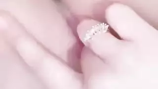 فتاة وقحة تداعب بظرها ثم تمارس الجنس القوي