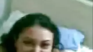 مشهد إباحي عربي: نادية تأخذه بعمق وتئن مثل عاهرة
