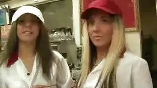 مؤخرة مشعرة تحصل على نيك شرجي عميق وقذر