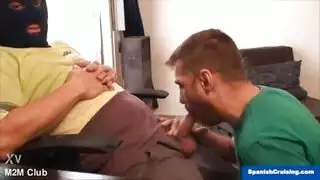 حفلة جنس سحاقية: نساء جميلات في مشهد إباحي