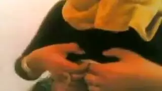 أخ مصري يمارس الجنس مع أخته المحجبة في مقطع سكس مسرب