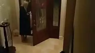 إغواء مثلي يتحول إلى جنس شرجي مزدوج صريح مع شاب التوصيل