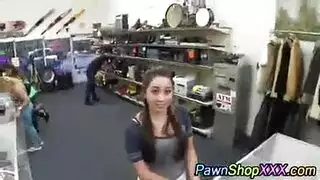 عاهرات هواة يلمسن أعضائهن الحلوق بأوضاع إباحية