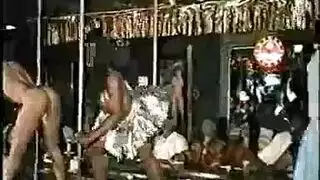 لعبة صلبة، جنس أقسى: ثنائي سحاقي خبير يجنح إلى التوحش