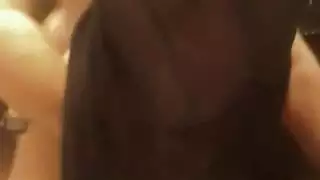 يستحمل معا امه