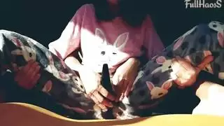 فرج رطب مهتز يتوسل لجلسة إباحية قاسية