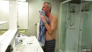 بنت جميلة جدا وتخينة