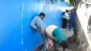 أفريقي ينيك بنت مشردة في وضح النهار