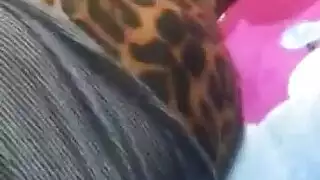 جزائري يمارس الجنس بقوة مع محجبة على الأرض في فيلم إباحي مكثف