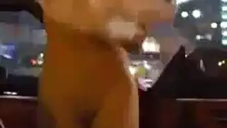 عارضة كام ساخنة تخلع الملابس الداخلية وتغويك بقوة