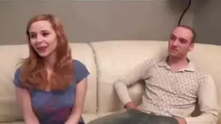 قذف شرجي هاوي: قضيبه السميك يوسع فتحتها الضيقة