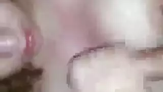 من المؤكد أن امرأة سمراء سلوتي من المؤكد أن تجعل حبيبتها سعيدة للغاية، مع وجود مجموعة من ثلاثة أشخاص