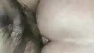 الرجل العضلي يمارس الجنس بقوة بعصا بيسبول