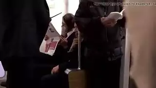 مراهقة آسيوية تستيقظ على ضربات جنسية قوية