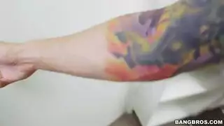 شهوة المكتبة: مراهقة تبتلع سائل أمين المكتبة