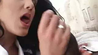 مشهد مرفت أمين الصريح للمصّ: إفراط في اللعاب ونكح الحلق