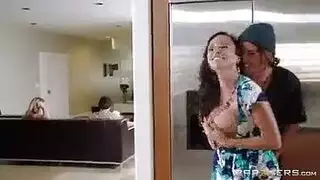 يركب فوقه وضعيت كلب وينيك نار من فحل اسود