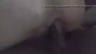 بروكلين ديكر تبلع قضيبًا بعمق وتُمدد فتحتها الضيقة بقوة