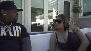 فحل ينيك امراه سودا مربربة طيزها كبير في الشارع مقابل المال