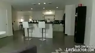 زوج إلسا جان لا يزال يملأها كل ليلة