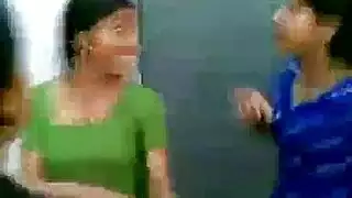 مثلية جنسية لثلاث مراهقات طالبات: عبادة المهبل وشرج قاسي