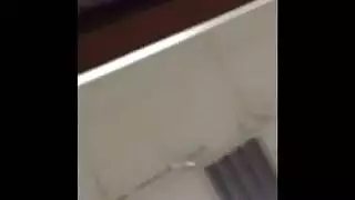 الشقراء السويدية تأخذ قضيبًا ضخمًا في مؤخرتها الكبيرة، تصرخ في نشوة