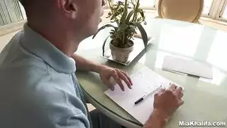 سكس خجول ميا مش راضيه