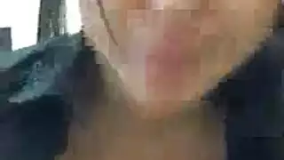 فتاة جميلة تتوسل لضرب قاسي بين الأغطية