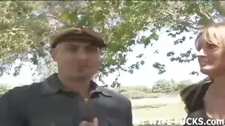 الترجمة: أنا دمية حقيقية وأنا أحب هذا القضيب