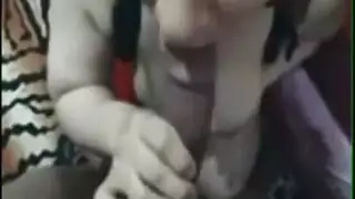 زوجة عربية ممتلئة في مشهد صريح: أخذها في الدبر والفرج