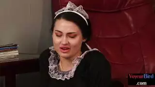 خادمة دوميناتريكس تستفز رئيسها بفرجها وجواربها قبل جماع قاسي