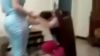 ثنائي سحاقي عربي مثير يتبادل القبلات ويضاجعان بعضهما بلا توقف