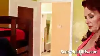 جلسة جماع ثلاثي بين الأعراق رجلان وامرأة