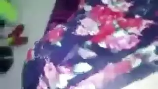 نيك عراقي أمام طفله