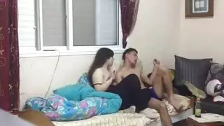 شاب مصري ساخن يقدم ضرب عميق للفرج